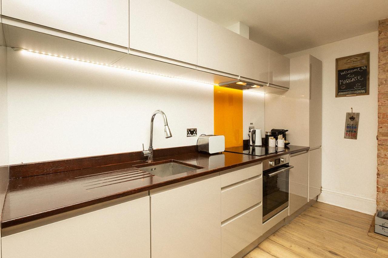Stylish & Cosy Margate Escape With Hot Tub And Log Burner Dogs Welcome Exteriör bild